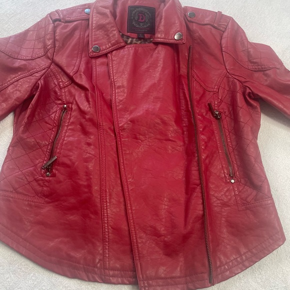 Dollhouse Women's Bold Maroon Faux‎ Leather Jacket Size Large- A lot of Style - Picture 12 of 16